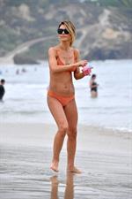Audrina Patridge sexy ass and cleavage in a bikini seen by paparazzi at the beach.



