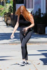 Ariel Winter braless boobs seen by paparazzi in a black top showing her tits pokies.




