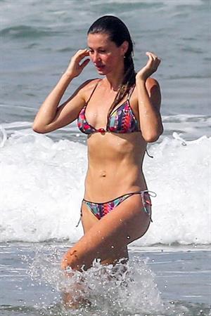 Gisele Bundchen sexy ass in a thong bikini at the beach seen by paparazzi with Tom Brady.

