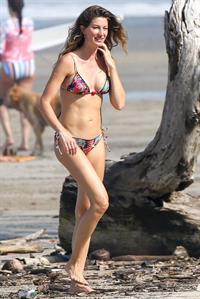 Gisele Bundchen sexy ass in a thong bikini at the beach seen by paparazzi with Tom Brady.

