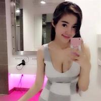 Elly Tran Ha taking a selfie