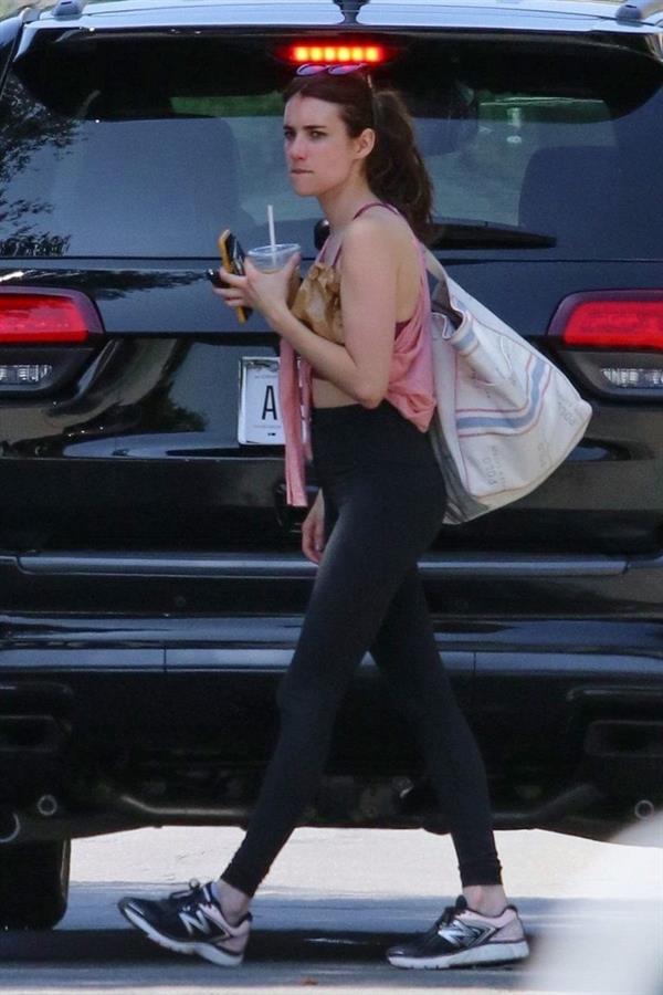 Emma Roberts sexy little ass and thigh gap in tight pants seen by paparazzi with Garrett Hedlund.



