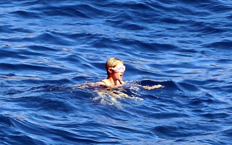 Kristen Stewart Bikini Pictures Kristen Stewart and Stella Maxwell sexy lesbians making out on a boat in bikinis seen by paparazzi.