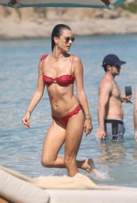Alessandra Ambrosio perfect model body in a sexy little thong bikini seen at the beach by paparazzi showing nice cleavage and ass.





















