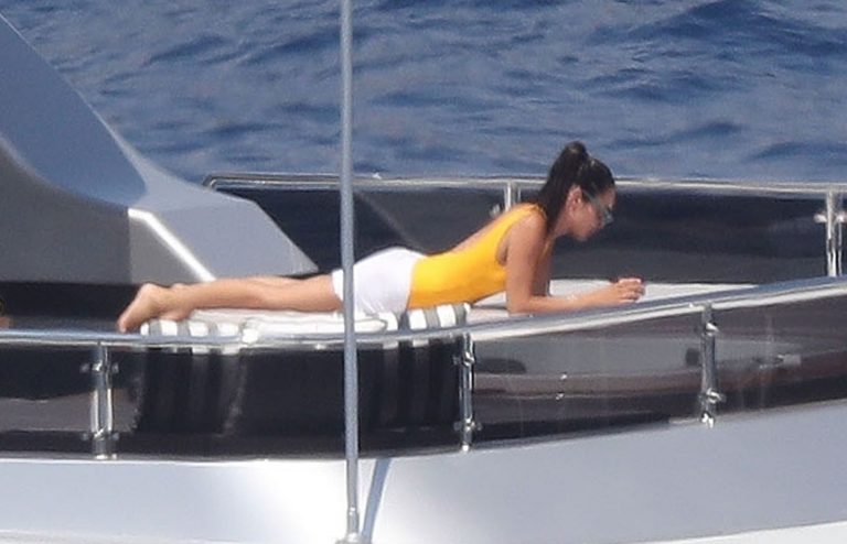 Silvia Toffanin Pictures Silvia Toffanin nipple pokies in a wet sexy swimsuit seen by paparazzi on a yacht.