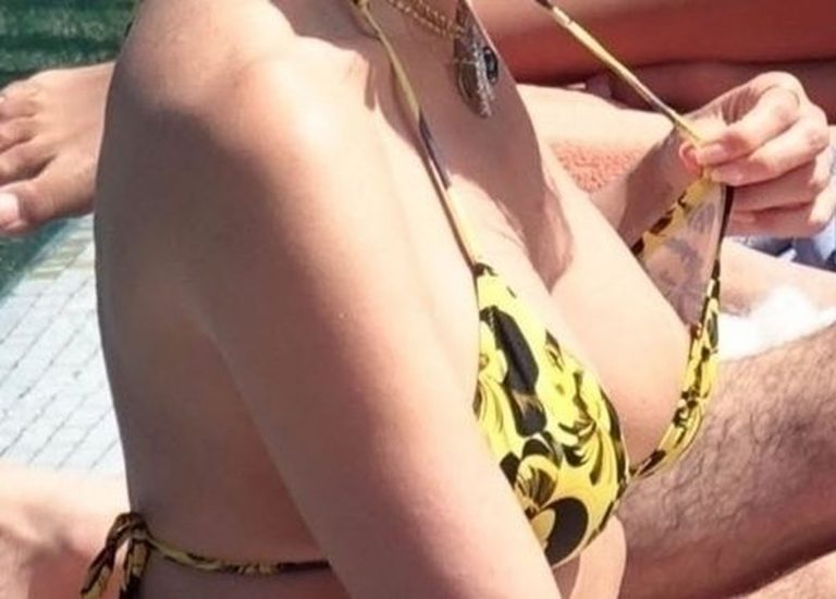 Heidi Klum Pictures Heidi Klum nip slip in a sexy bikini seen by paparazzi and kissing her husband and flashing her boob.