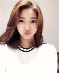 ohttomom taking a selfie