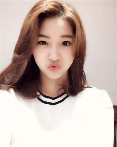 ohttomom taking a selfie