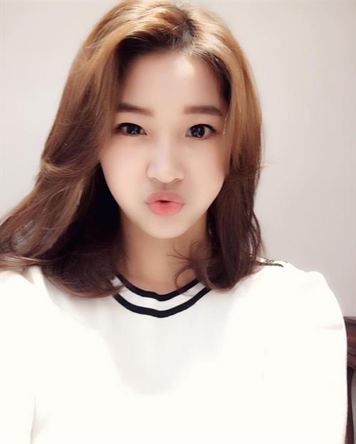 ohttomom taking a selfie