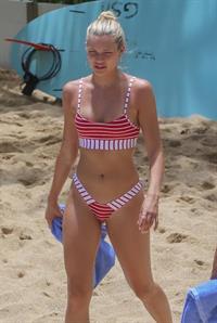 Josie Canseco sexy ass in a thong bikini seen by paparazzi as a wave gives her a bit of a wardrobe malfunction flashing her ass.








