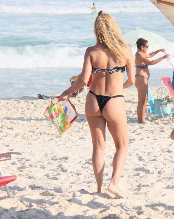 Danielle Winits in a bikini - ass