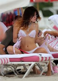 Bella Thorne areola peek in a sexy bikini at the beach seen by paparazzi.




