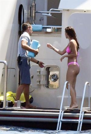Camila Morrone in a sexy swimsuit in a hot tub on a yacht with Leonardo DiCaprio seen by paparazzi.











