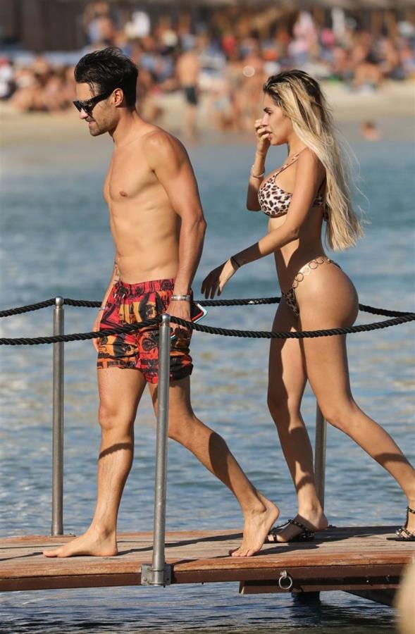 Alexa Dellanos sexy ass in a thong bikini also showing nice cleavage out on the water with her boyfriend Alec Monopoly seen by paparazzi.















