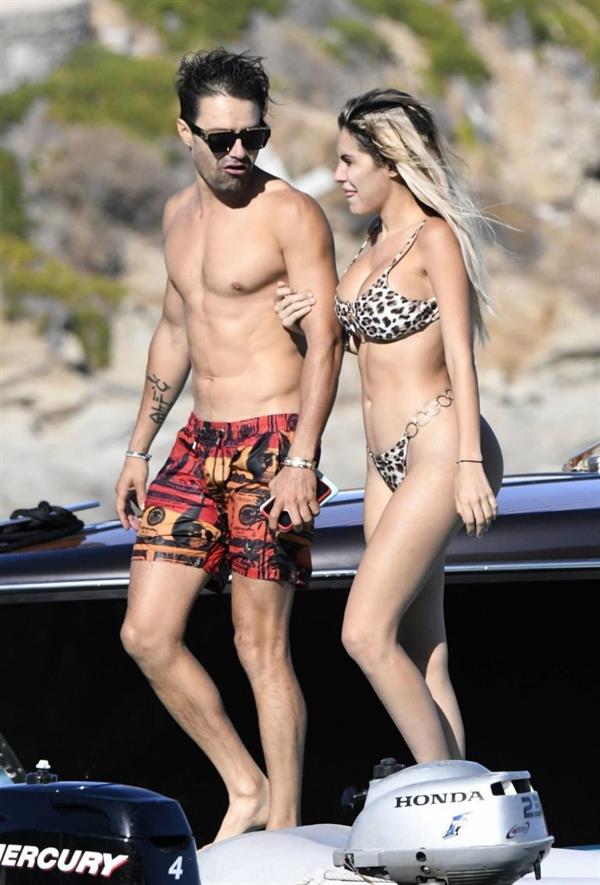 Alexa Dellanos sexy ass in a thong bikini also showing nice cleavage out on the water with her boyfriend Alec Monopoly seen by paparazzi.















