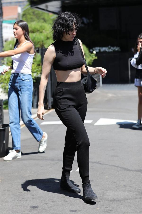 Rumer Willis braless tits pokies in a black top seen by paparazzi showing off her boobs.

