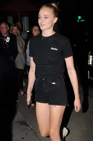 Sophie Turner braless boobs in a black shirt seen by paparazzi showing her tits and her pierced nipple.





