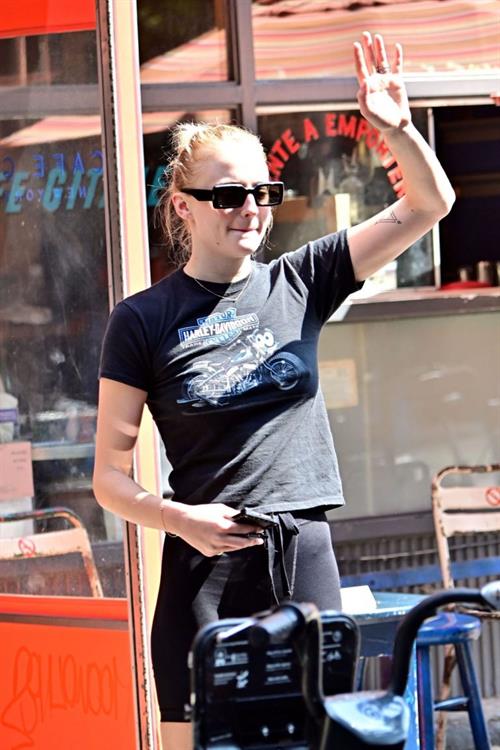 Sophie Turner (Actress) Pictures Sophie Turner braless tits seen kissing Joe Jonas by paparazzi.