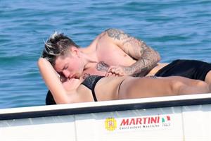 Bella Thorne making out and having fun with her boyfriend in a sexy little bikini seen by paparazzi.






