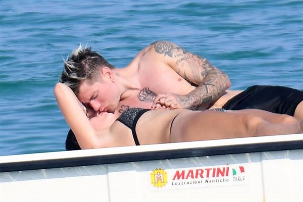 Bella Thorne making out and having fun with her boyfriend in a sexy little bikini seen by paparazzi.






