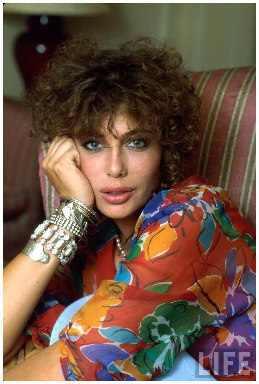 Kelly LeBrock Pictures in an Infinite Scroll 25 Pictures