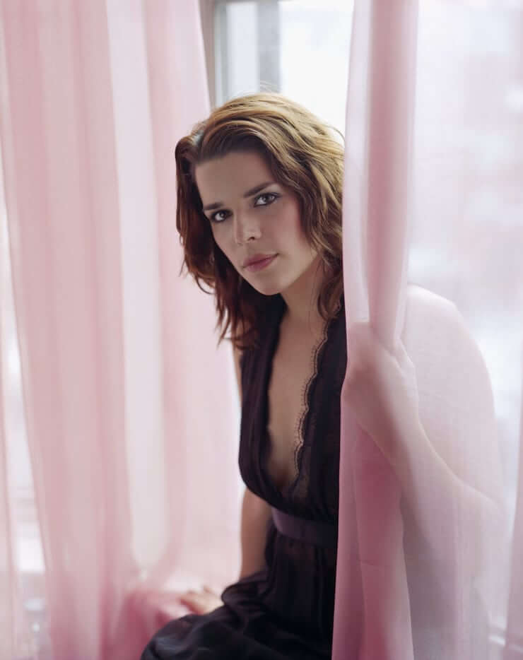 Neve Campbell