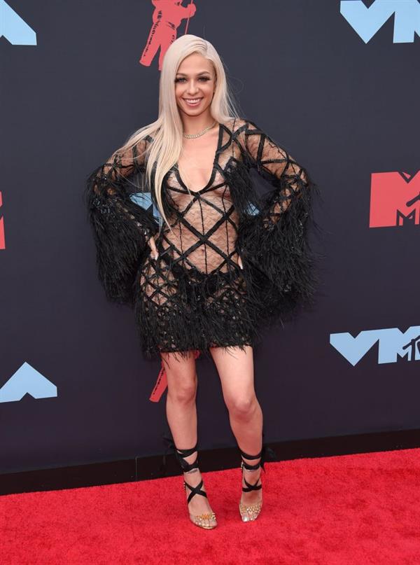 Mariahlynn braless boobs nip slips in a very revealing see through dress showing off her tits on the red carpet at the MTV VMA's seen by paparazzi.













