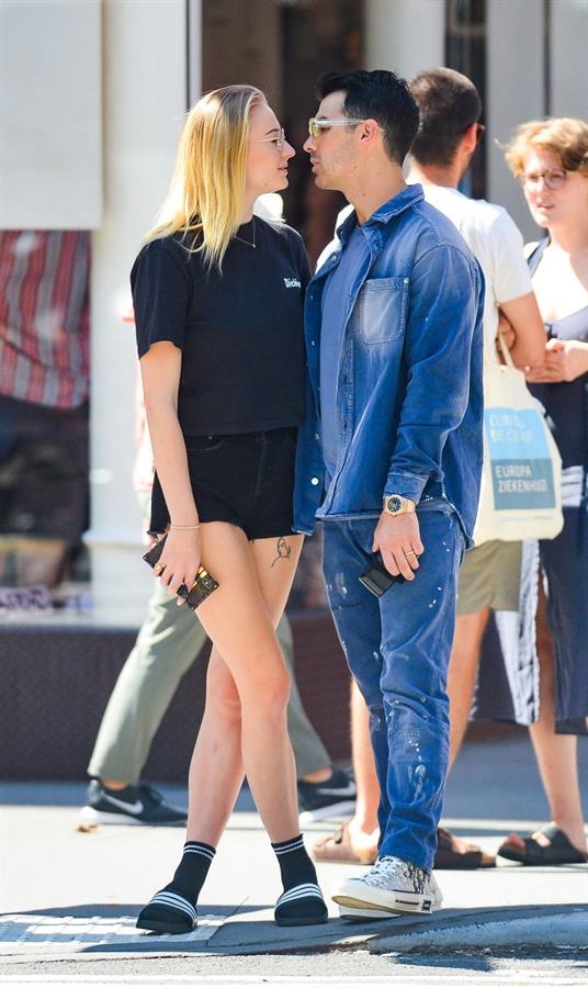 Sophie Turner braless boobs kissing Joe Jonas seen by paparazzi.
















