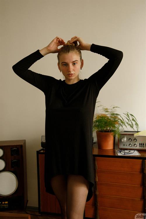 Regan Budimir in Pantyhose