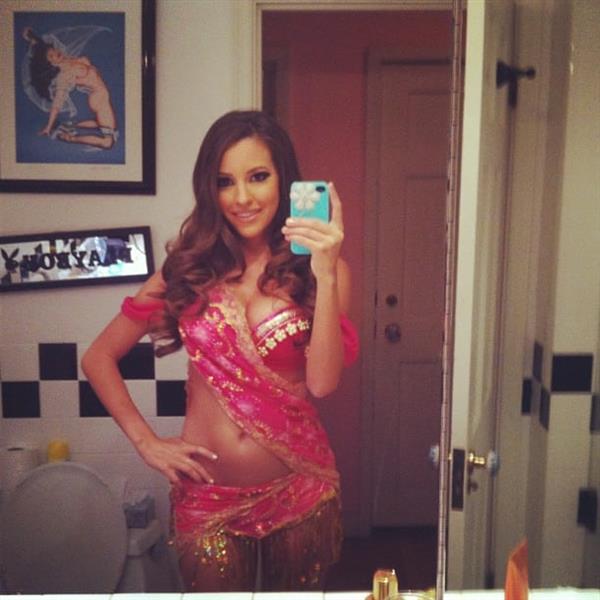 Shelby Chesnes in lingerie taking a selfie