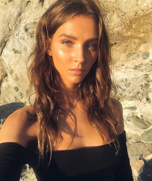 Rachel Cook taking a selfie