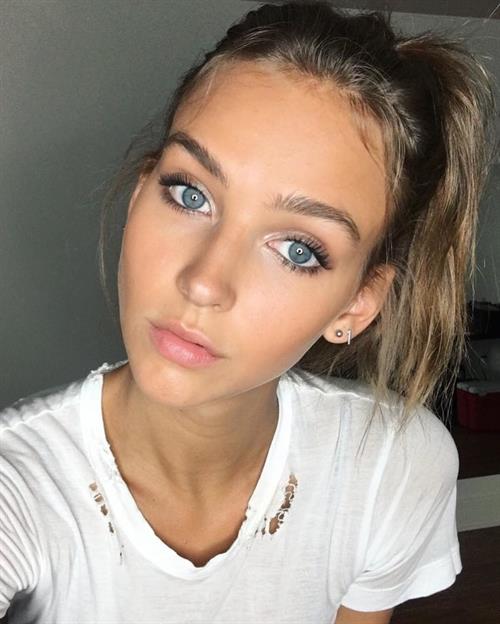 Rachel Cook taking a selfie