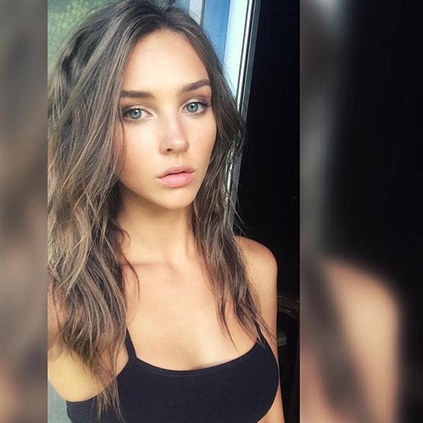 Rachel Cook taking a selfie