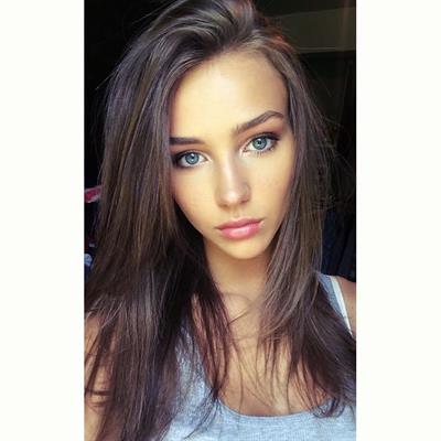 Rachel Cook taking a selfie