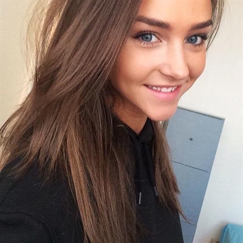 Rachel Cook taking a selfie