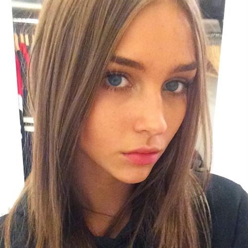 Rachel Cook taking a selfie