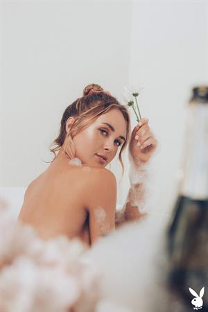 Abigail O’Neill Pictures Abigail O’Neill in a Big Bathtub