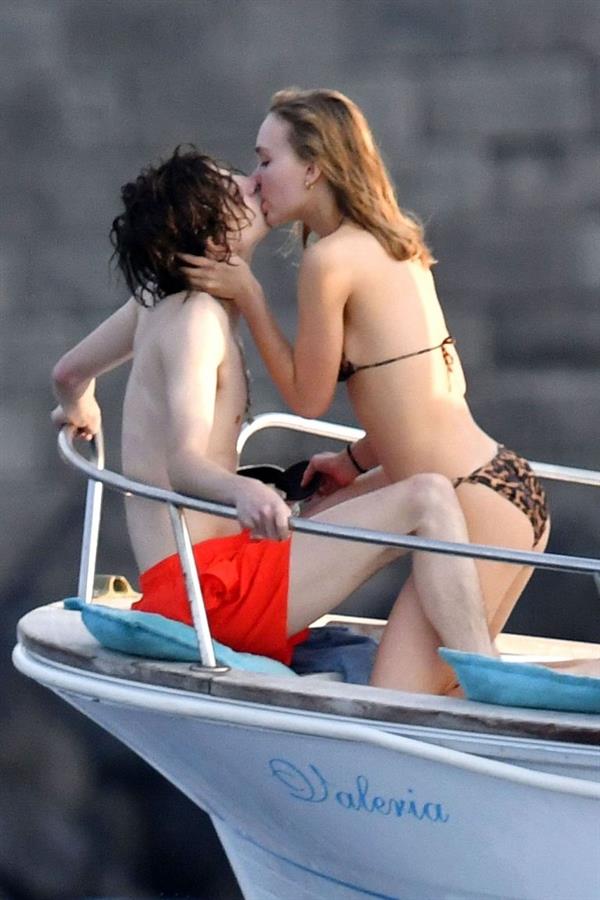 Lily-Rose Depp sexy ass in a little thong bikini making out with Timothee Chalamet on a boat seen by paparazzi.





