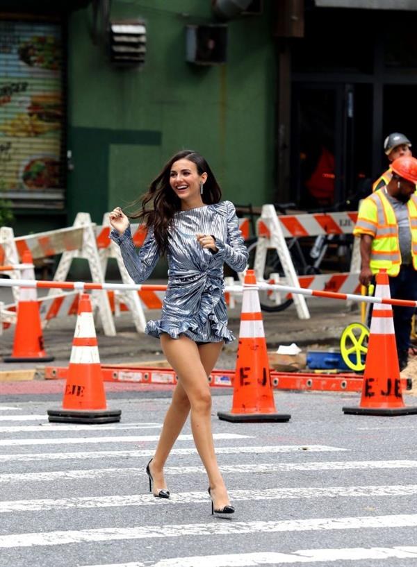 Victoria Justice upskirt flashing her panties seen by paparazzi in a very short silver dress.




















