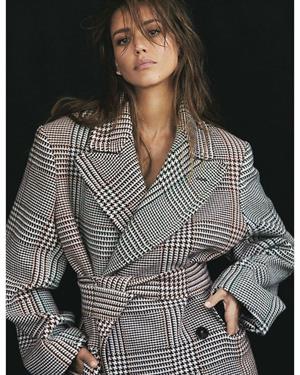 Jessica Alba topless and sexy new photo shoot for Harper's Bazaar.





















