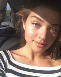 Daniela Lopez taking a selfie