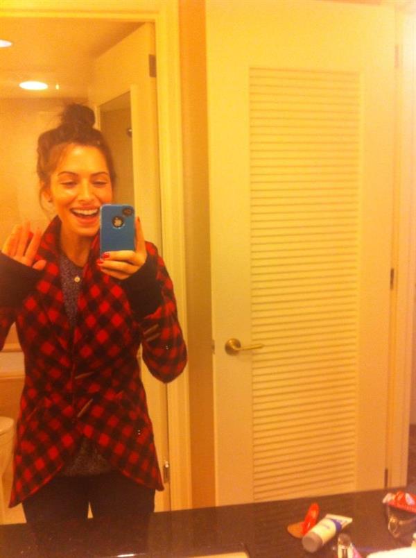 Sarah Shahi taking a selfie