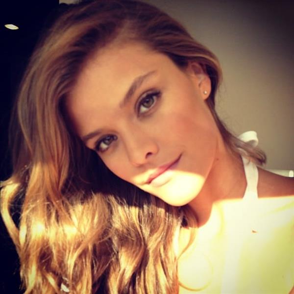 Nina Agdal taking a selfie