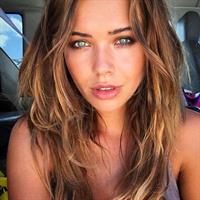 Sandra Kubicka taking a selfie
