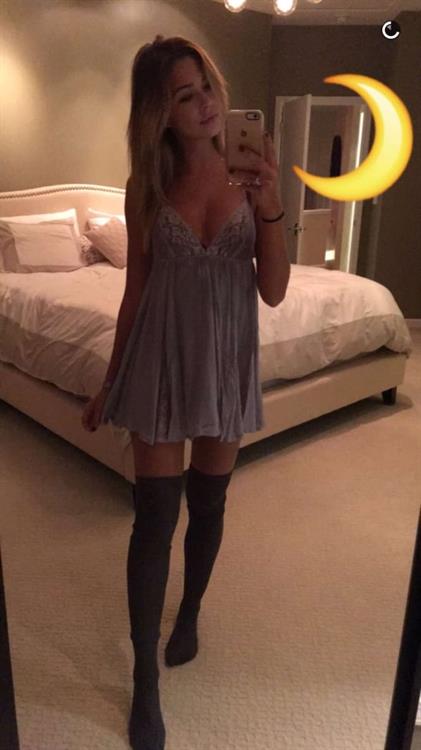 Sandra Kubicka taking a selfie