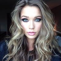 Sandra Kubicka taking a selfie