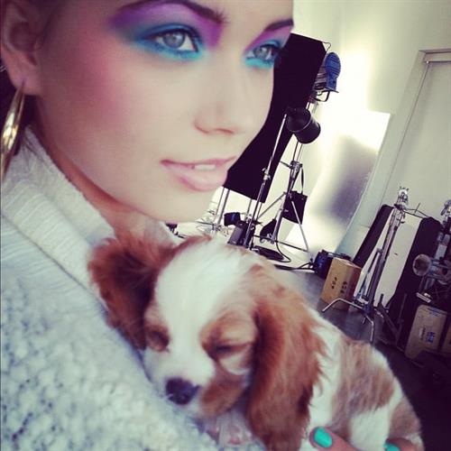 Sandra Kubicka taking a selfie