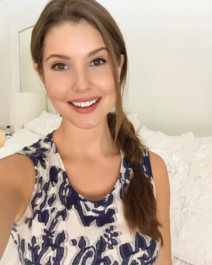 Amanda Cerny taking a selfie