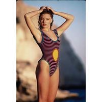 Mädchen Amick in a bikini