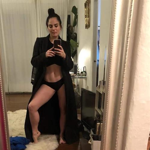 JoJo taking a selfie